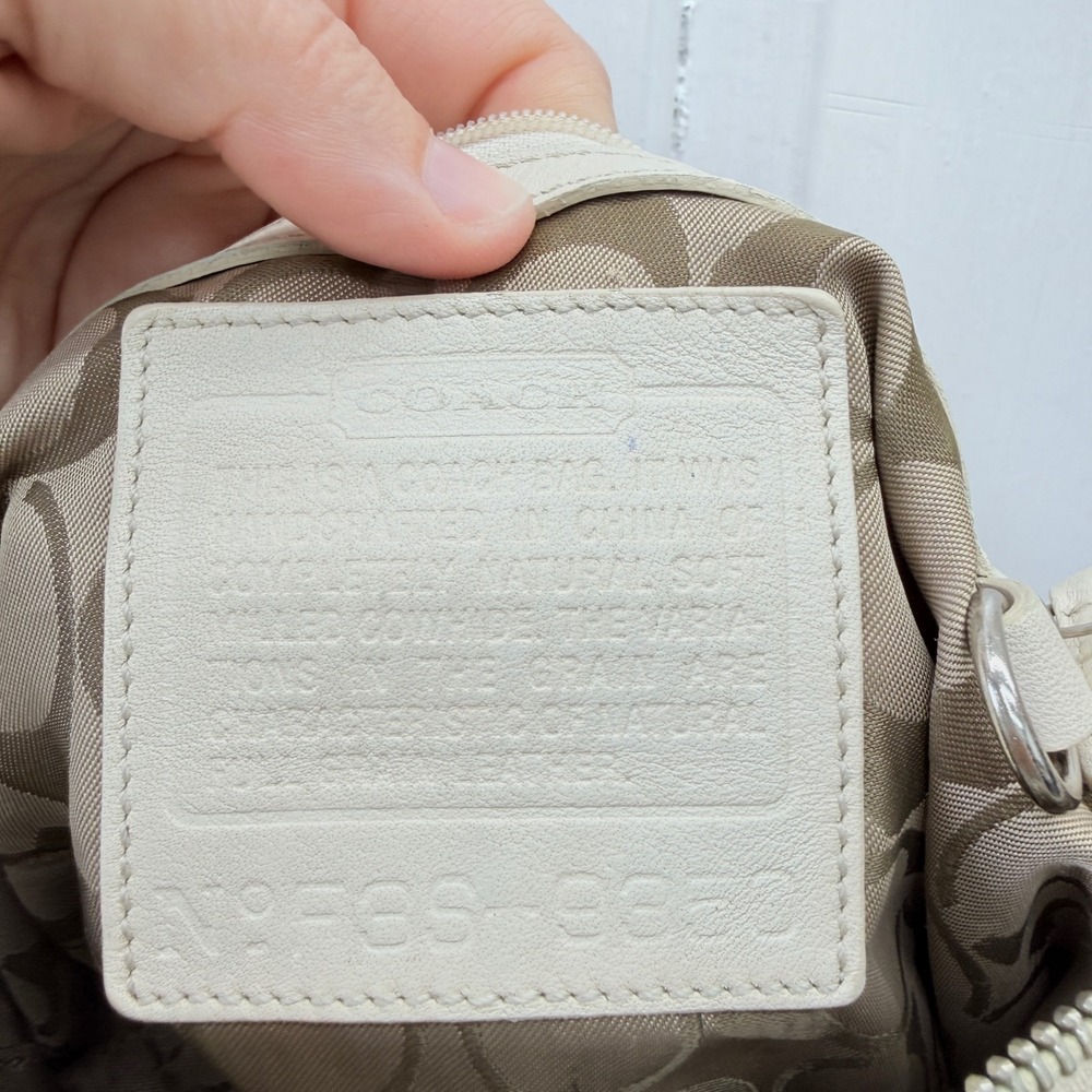 Vintage Coach Off White Pebbled Leather Slim Duffle Hobo Bag Purse 9350 - Picture 12 of 12